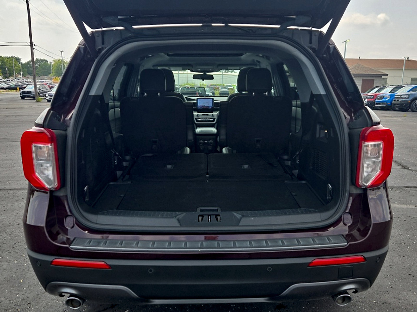 Certified 2023 Ford Explorer XLT w/ Equipment Group 202A AWD/4WD image 24