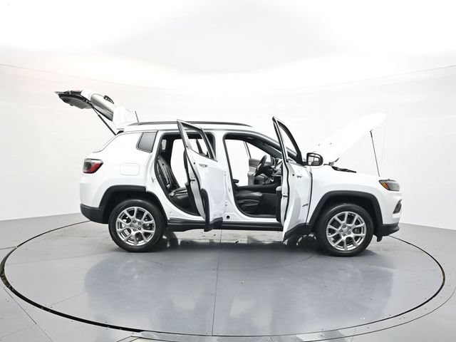Used 2023 Jeep Compass Latitude AWD/4WD image 49