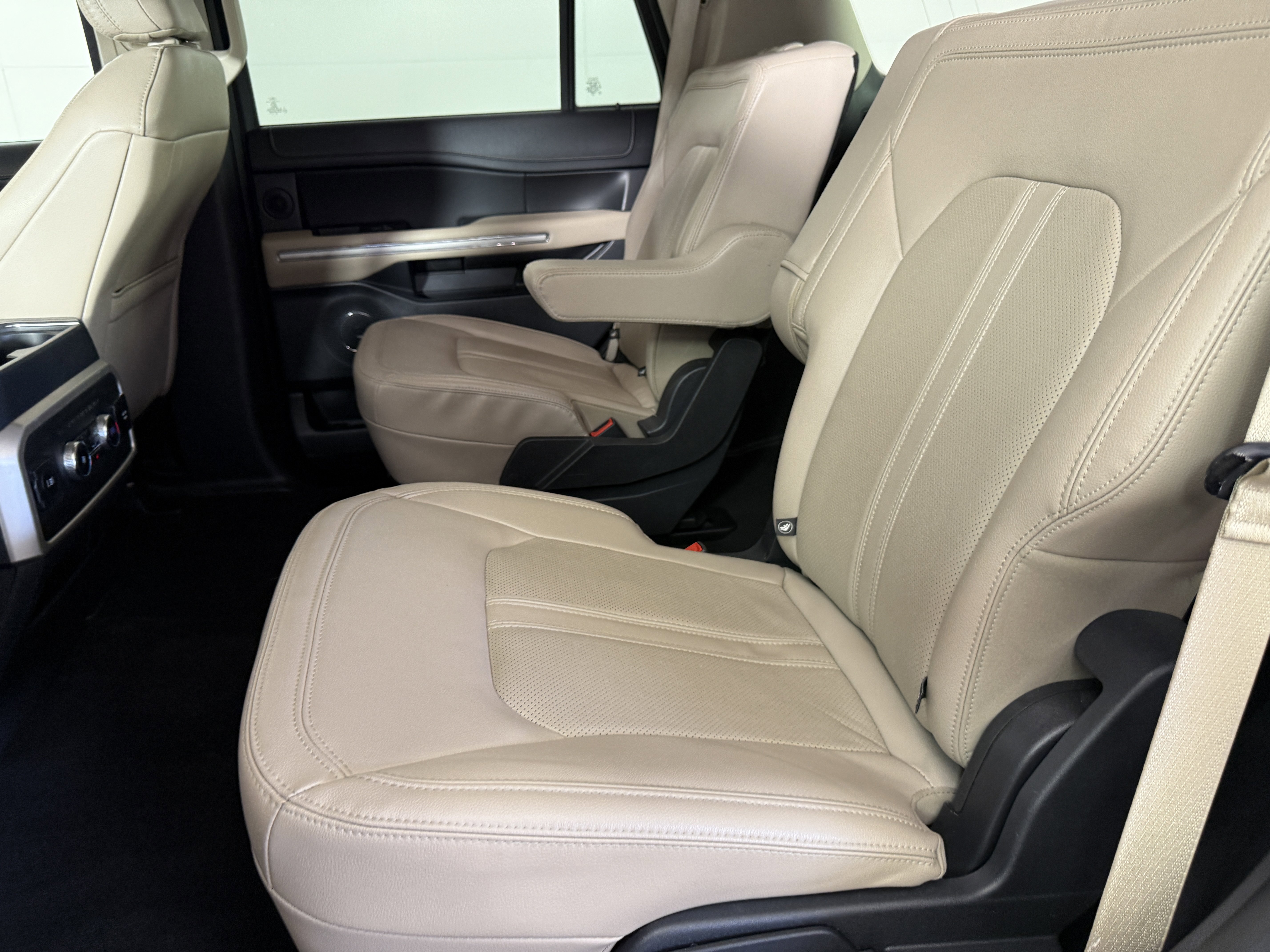 Certified 2024 Ford Expedition Limited image 15