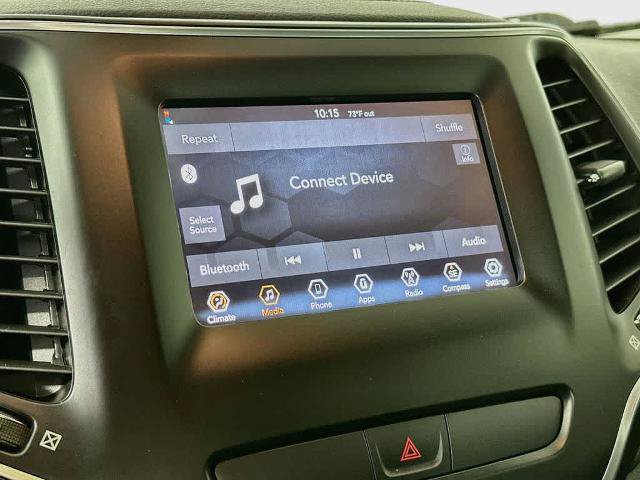 Used 2020 Jeep Cherokee Latitude FWD image 16