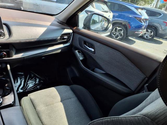 Used 2023 Nissan Rogue SV image 15