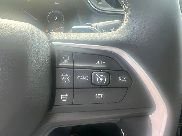 Used 2023 Jeep Grand Cherokee Altitude AWD/4WD image 15