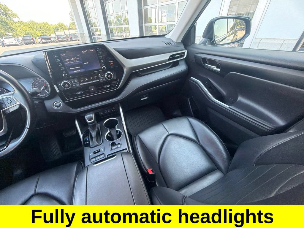 Used 2022 Toyota Highlander XLE AWD/4WD image 12
