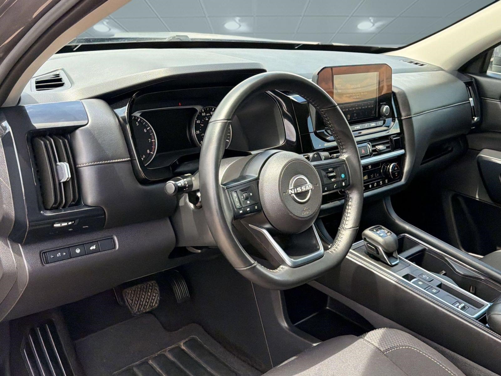 Used 2025 Nissan Pathfinder SV FWD image 4