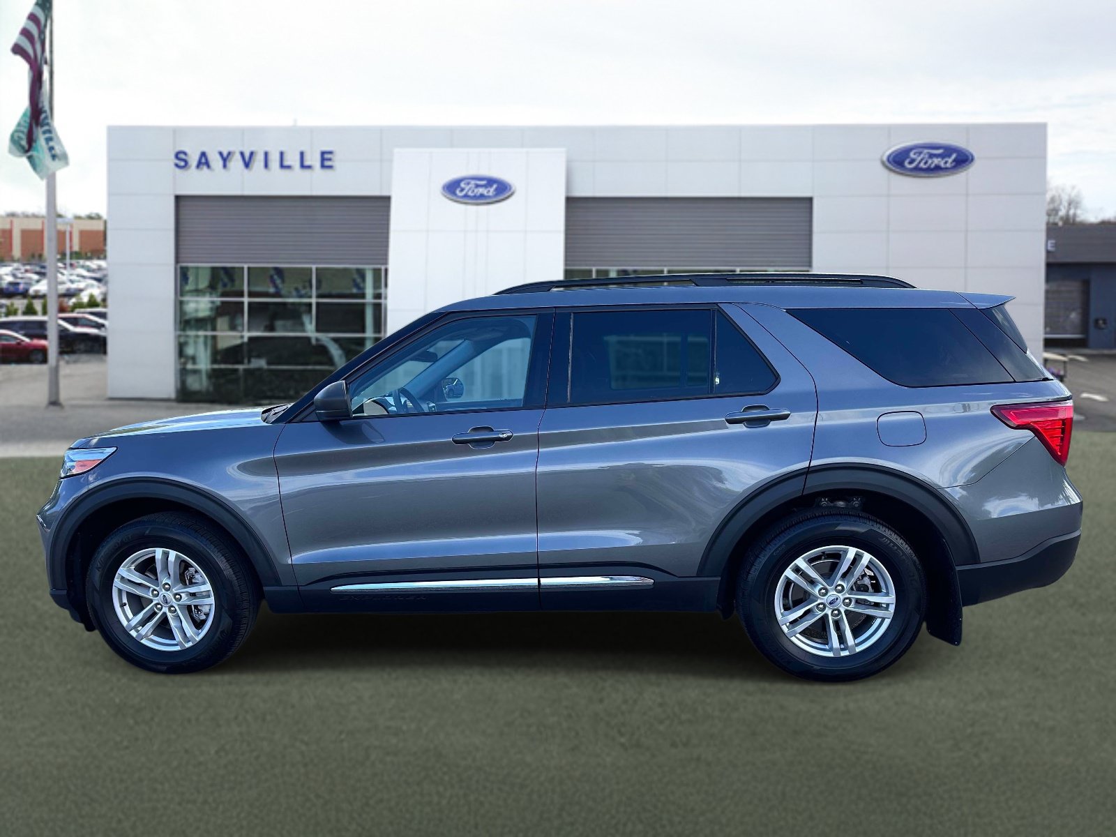 Certified 2023 Ford Explorer XLT w/ Equipment Group 202A AWD/4WD image 2