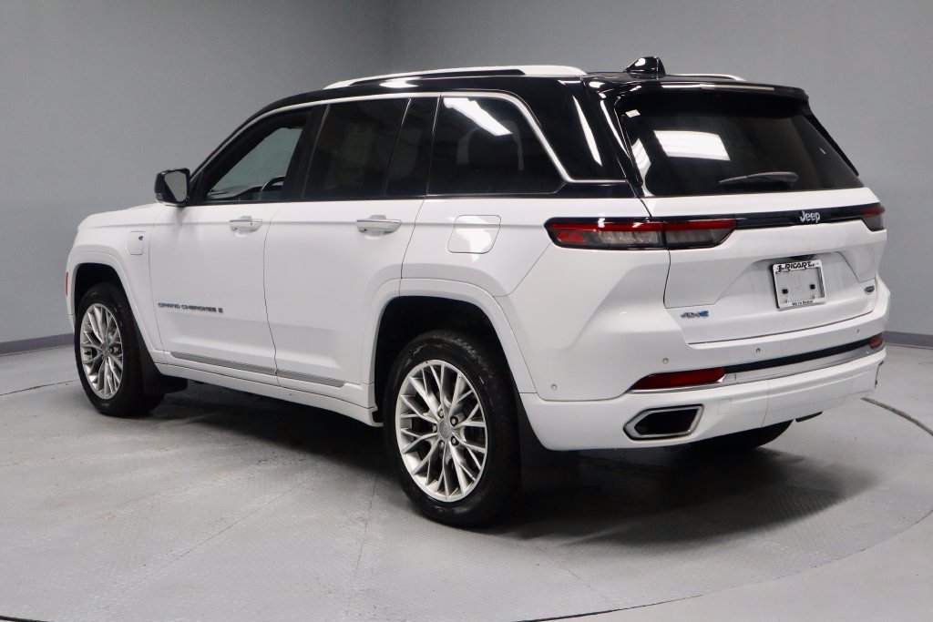 Used 2023 Jeep Grand Cherokee Summit w/ Luxury Tech Group V AWD/4WD image 10