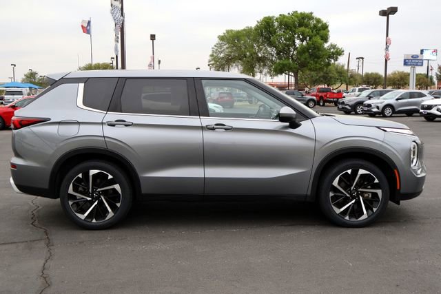 Used 2024 Mitsubishi Outlander SE image 13