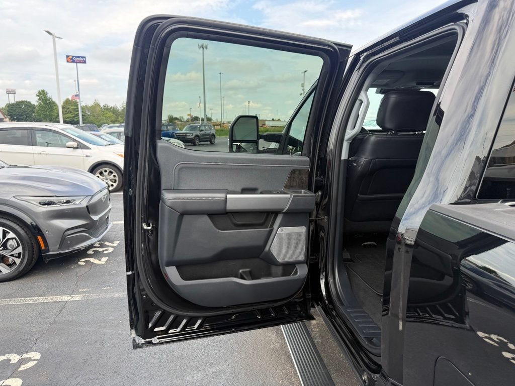Certified 2025 Ford F350 Lariat w/ Lariat Ultimate Package AWD/4WD image 44