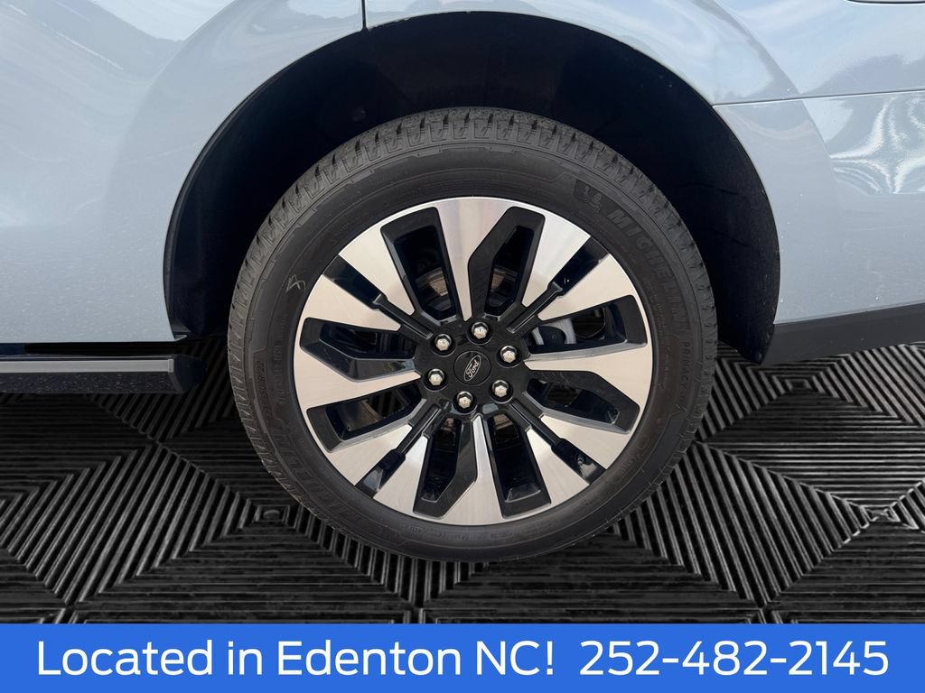 Certified 2025 Ford Expedition Platinum w/ Driver's Package AWD/4WD image 15