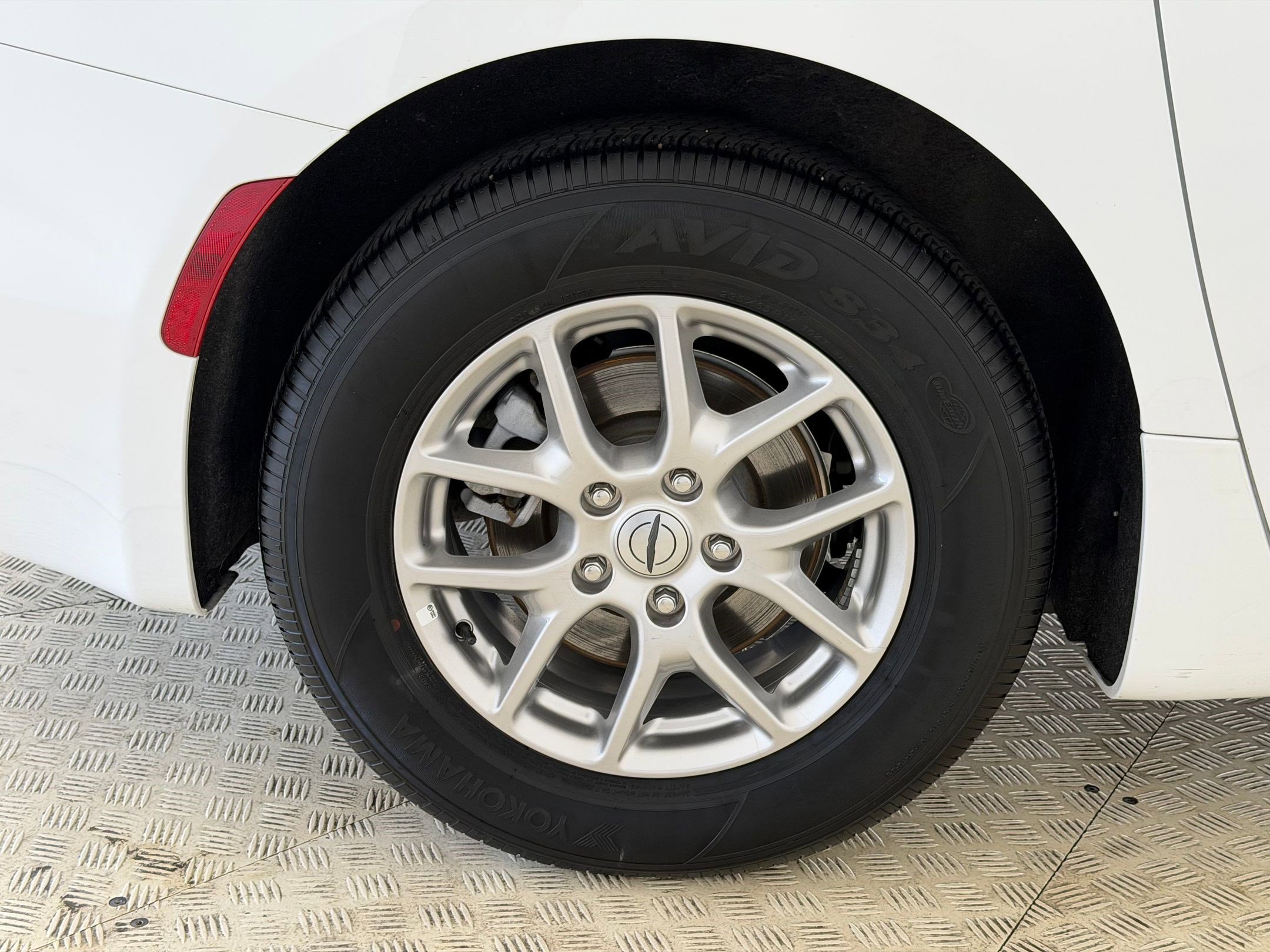 Used 2025 Chrysler Pacifica Select image 11