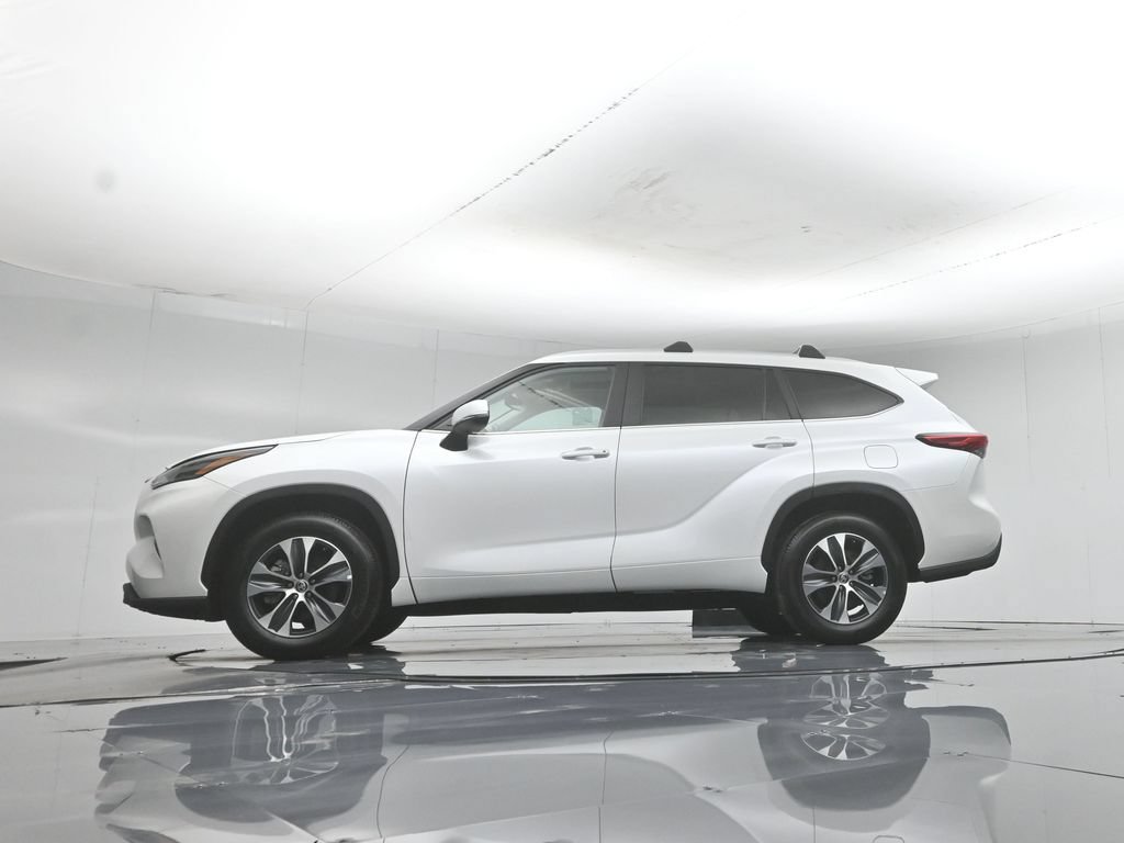 Used 2023 Toyota Highlander XLE FWD image 8