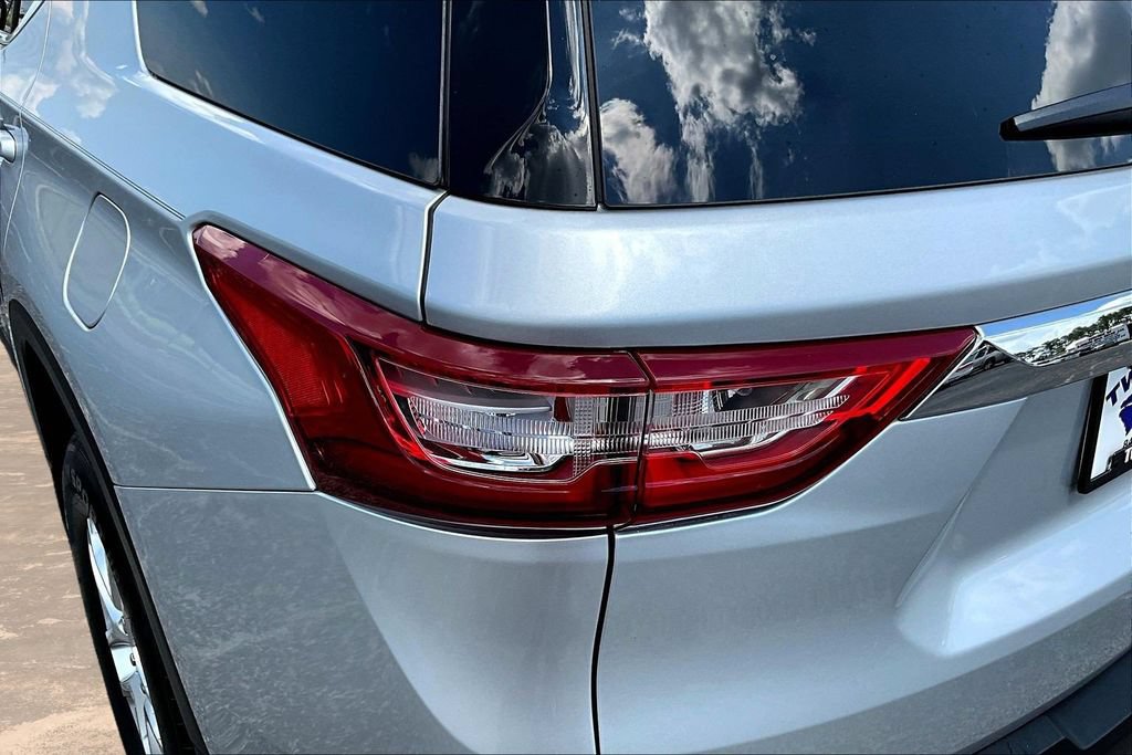 Used 2021 Chevrolet Traverse LS FWD image 25