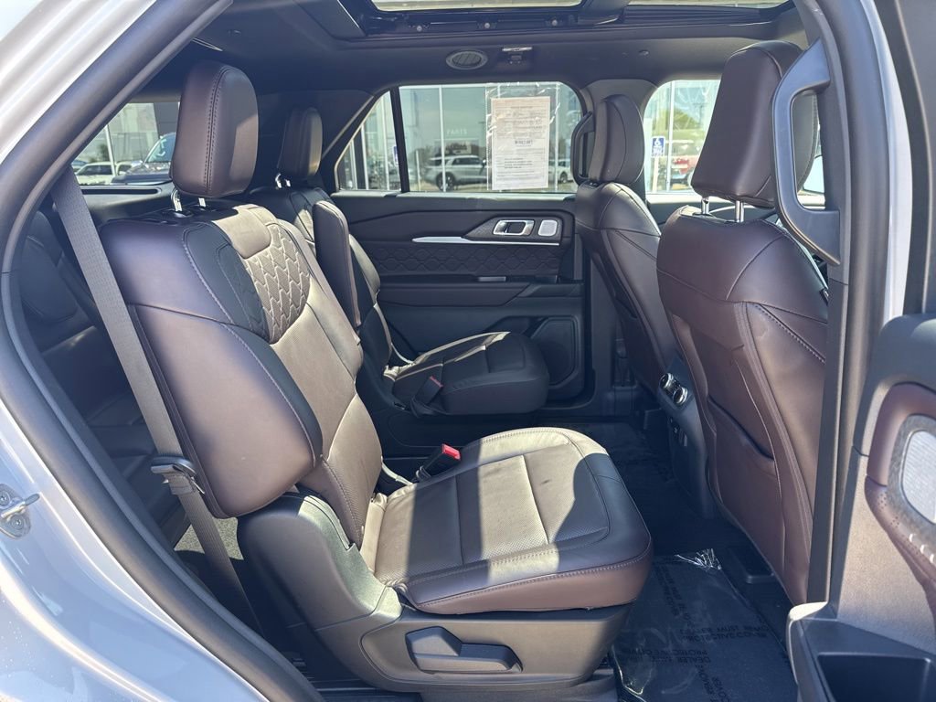 Certified 2025 Ford Explorer Platinum w/ LUX Leather Package AWD/4WD image 31