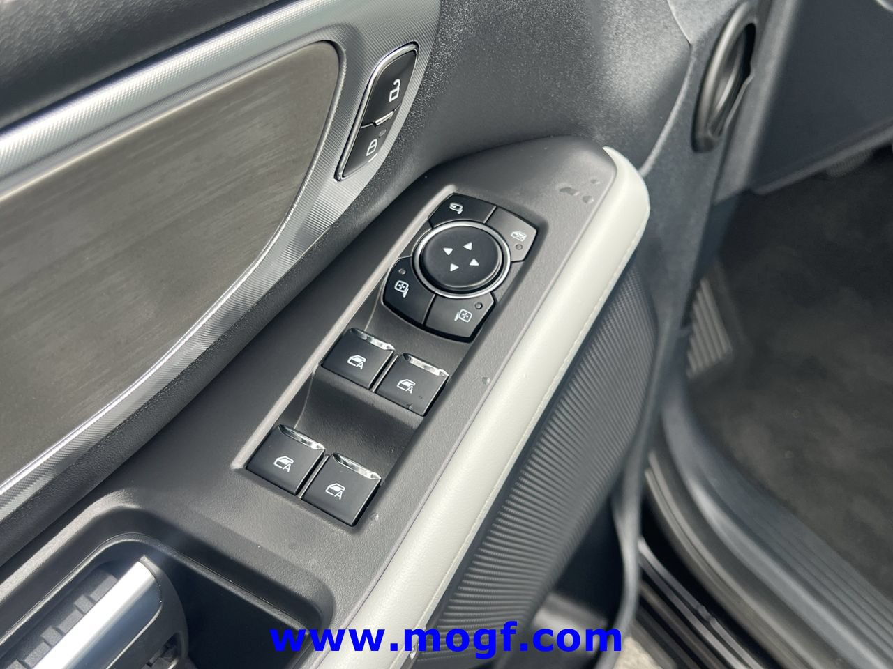 Certified 2025 Ford Expedition Platinum w/ Driver's Package AWD/4WD image 18