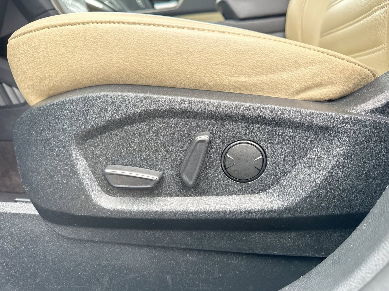 Certified 2020 Ford Edge SEL FWD image 3