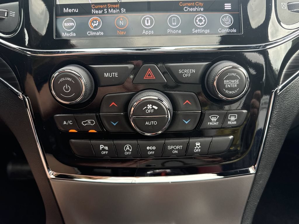 Used 2021 Jeep Grand Cherokee Limited w/ Premium Lighting Group AWD/4WD image 19