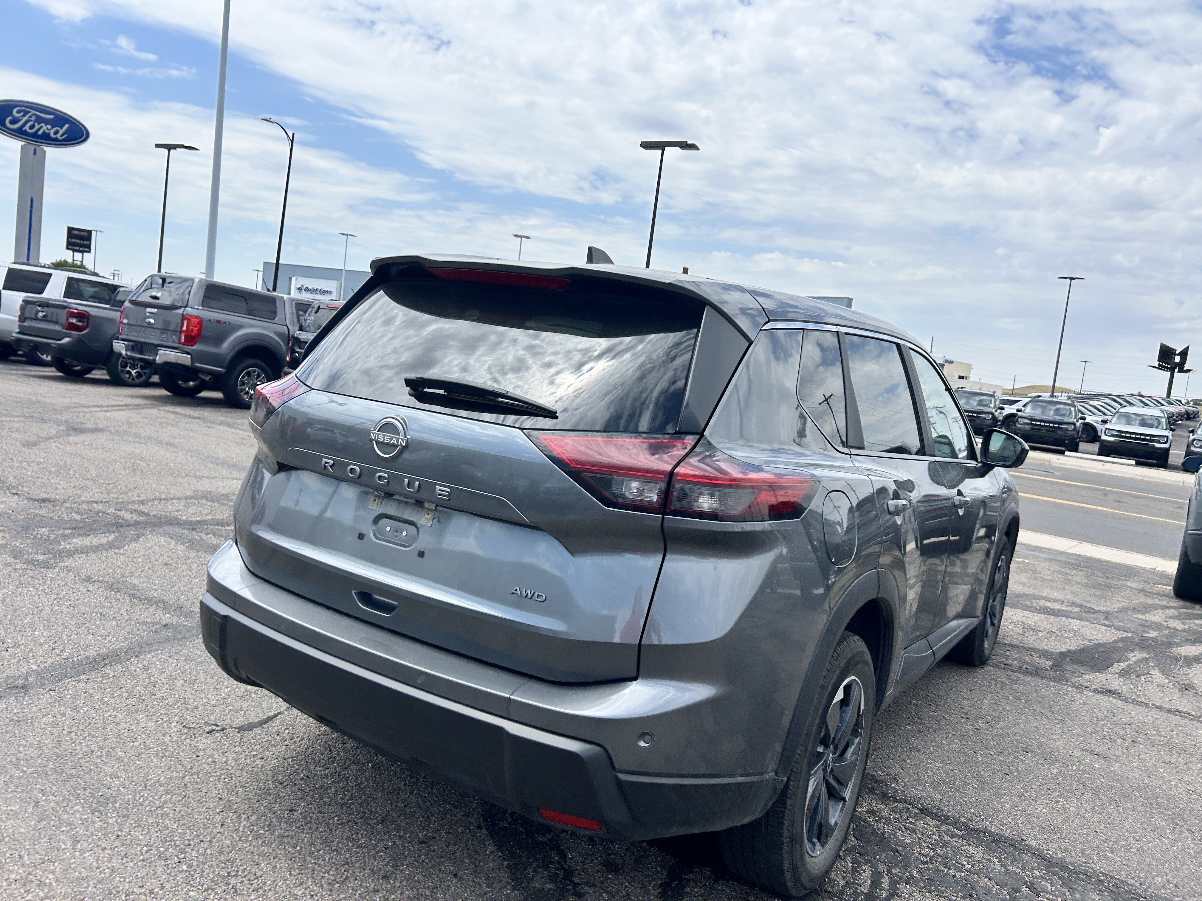 Used 2025 Nissan Rogue SV AWD/4WD image 5
