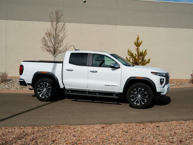Used 2023 GMC Canyon Denali image 8