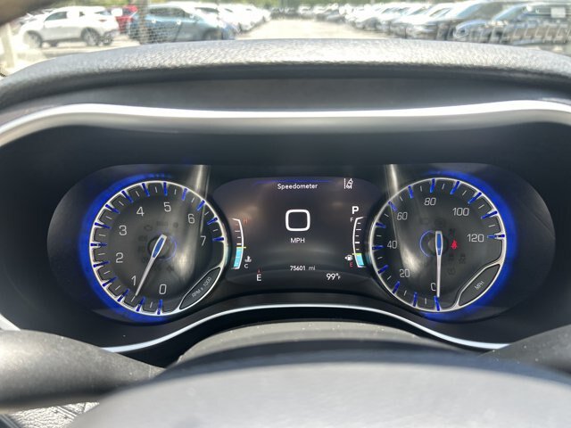 Used 2020 Chrysler Pacifica Limited w/ Advanced Safetytec Group FWD image 28
