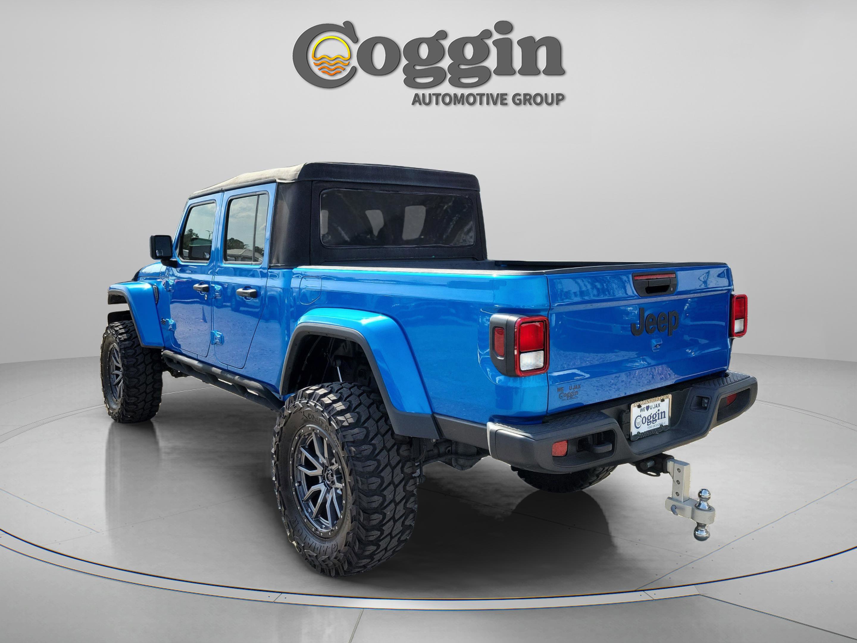 Used 2021 Jeep Gladiator Sport image 3