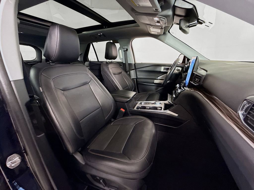Certified 2023 Ford Explorer Limited w/ Limited Technology Package image 31
