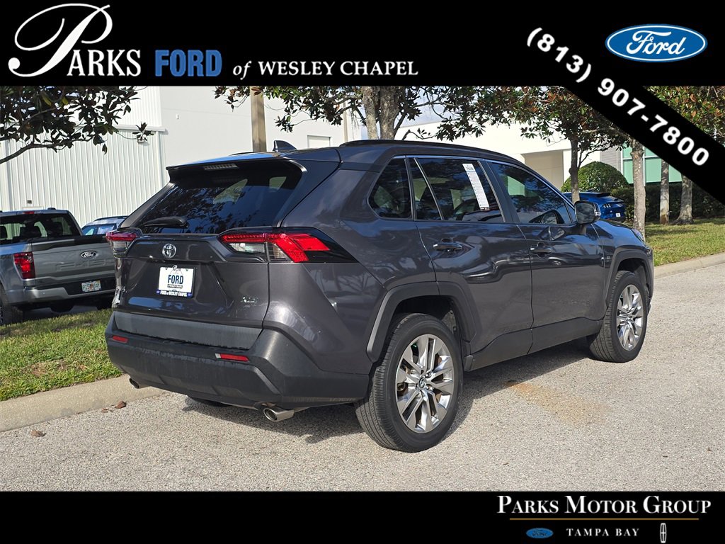 Used 2020 Toyota RAV4 XLE Premium image 4