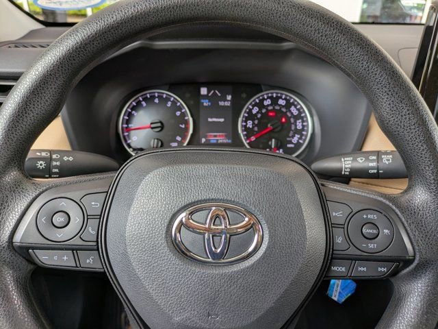 Used 2022 Toyota RAV4 LE image 22