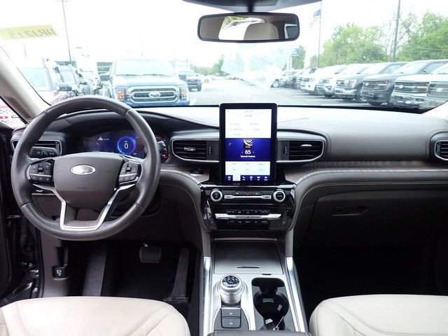 Certified 2022 Ford Explorer Platinum w/ Technology Package AWD/4WD image 22