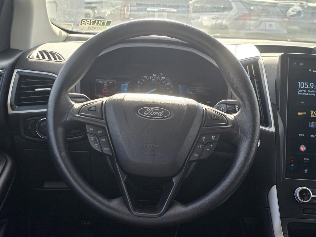 Certified 2024 Ford Edge SE w/ Black Appearance Package image 8