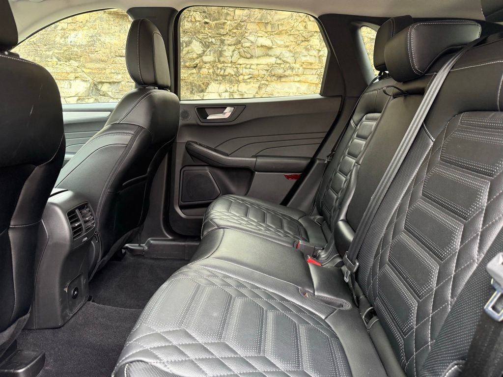 Certified 2024 Ford Escape SE w/ PHEV Premium Package image 11