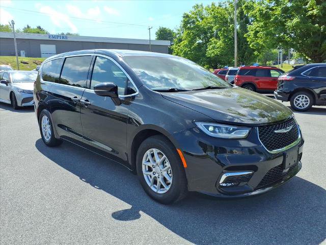 Used 2025 Chrysler Pacifica Select FWD image 6