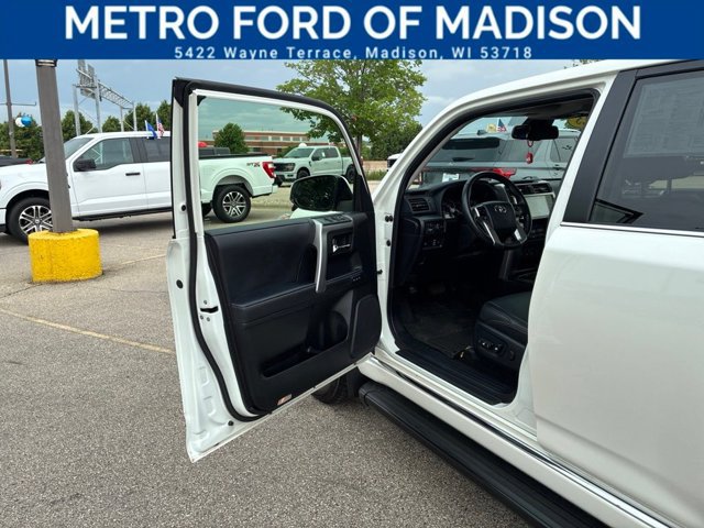 Used 2023 Toyota 4Runner Limited AWD/4WD image 9