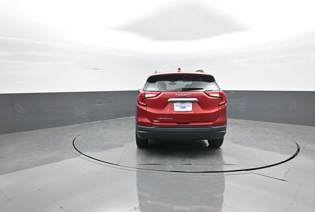 Used 2022 GMC Terrain SLE w/ Driver Convenience Package image 6