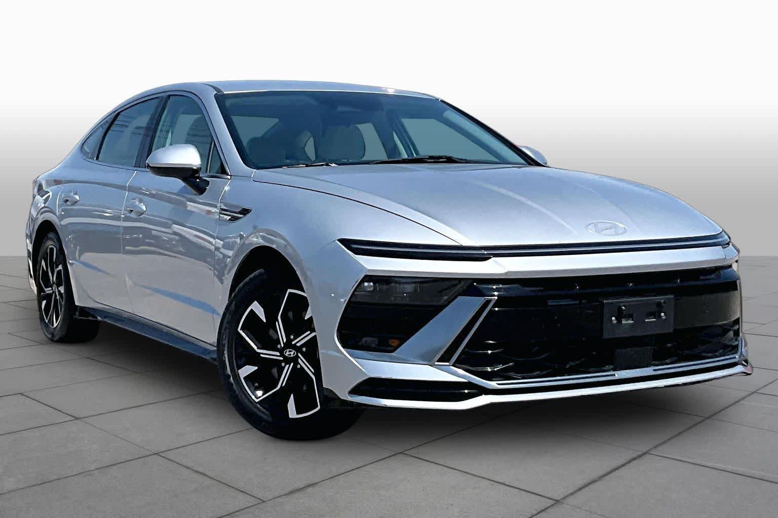 Used 2025 Hyundai Sonata SEL FWD image 3