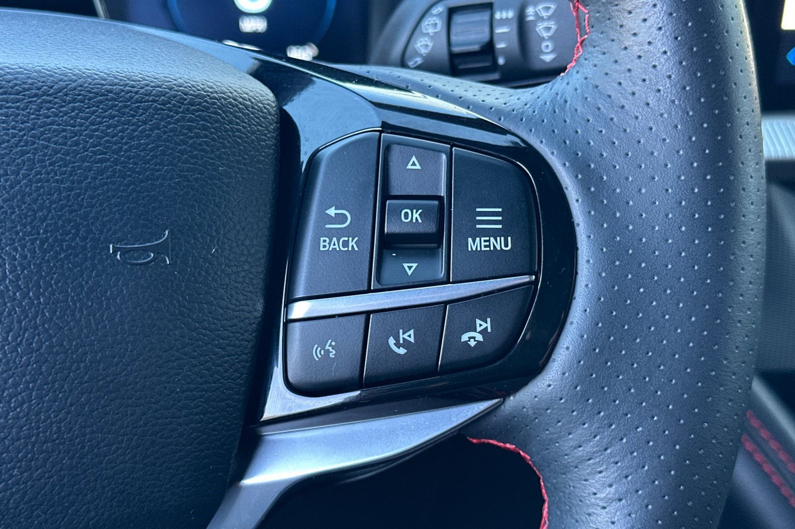 Certified 2025 Ford Explorer ST-Line w/ ST-Line Street Pack image 28