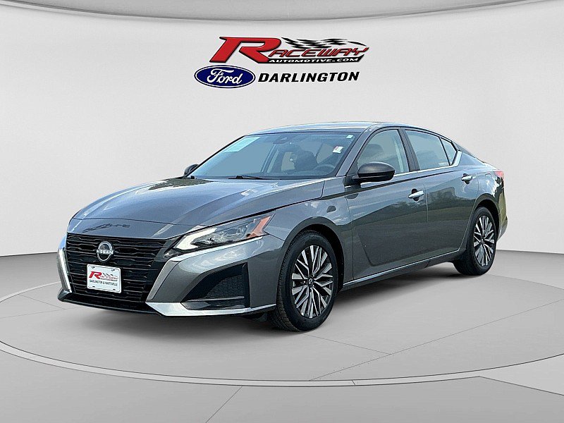 Used 2025 Nissan Altima 2.5 SV FWD image 1