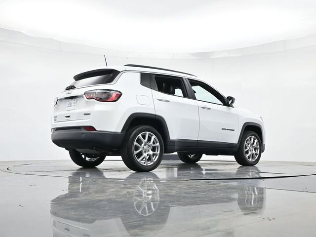 Used 2023 Jeep Compass Latitude AWD/4WD image 30