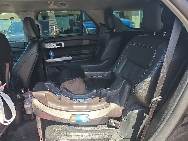 Certified 2023 Ford Explorer Limited w/ Limited Technology Package RWD image 6