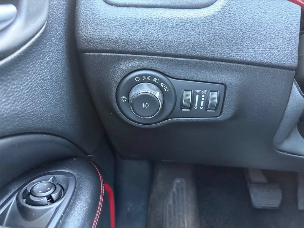 Used 2020 Jeep Compass Trailhawk AWD/4WD image 36