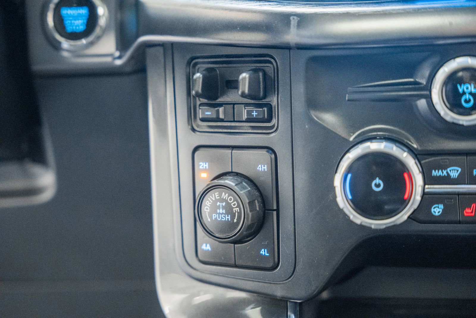 Certified 2022 Ford F150 Lariat w/ Equipment Group 502A High image 31