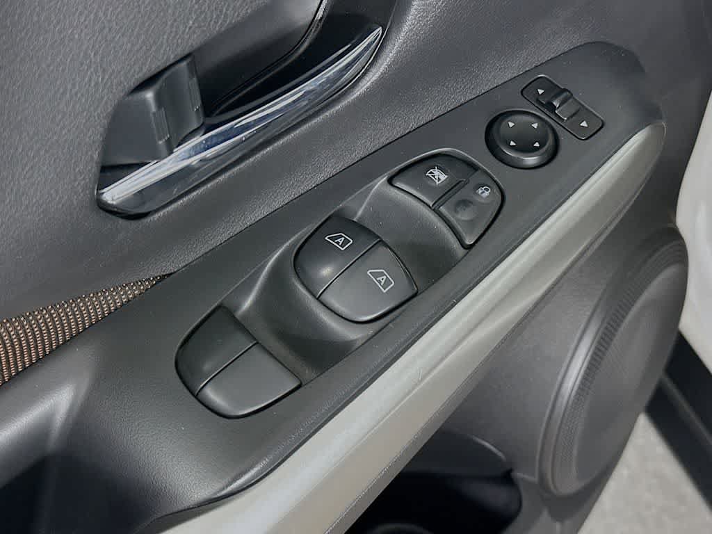 Used 2020 Nissan Kicks SR w/ Exterior Package FWD image 27