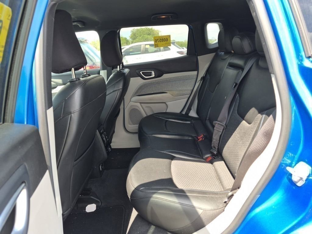 Used 2023 Jeep Compass Latitude AWD/4WD image 5