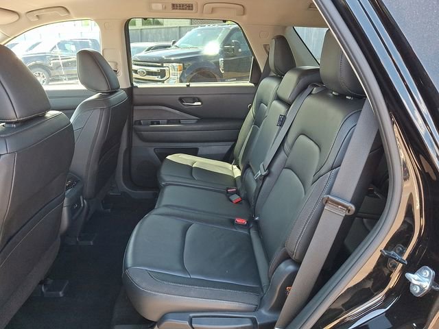 Used 2025 Nissan Pathfinder SL AWD/4WD image 9