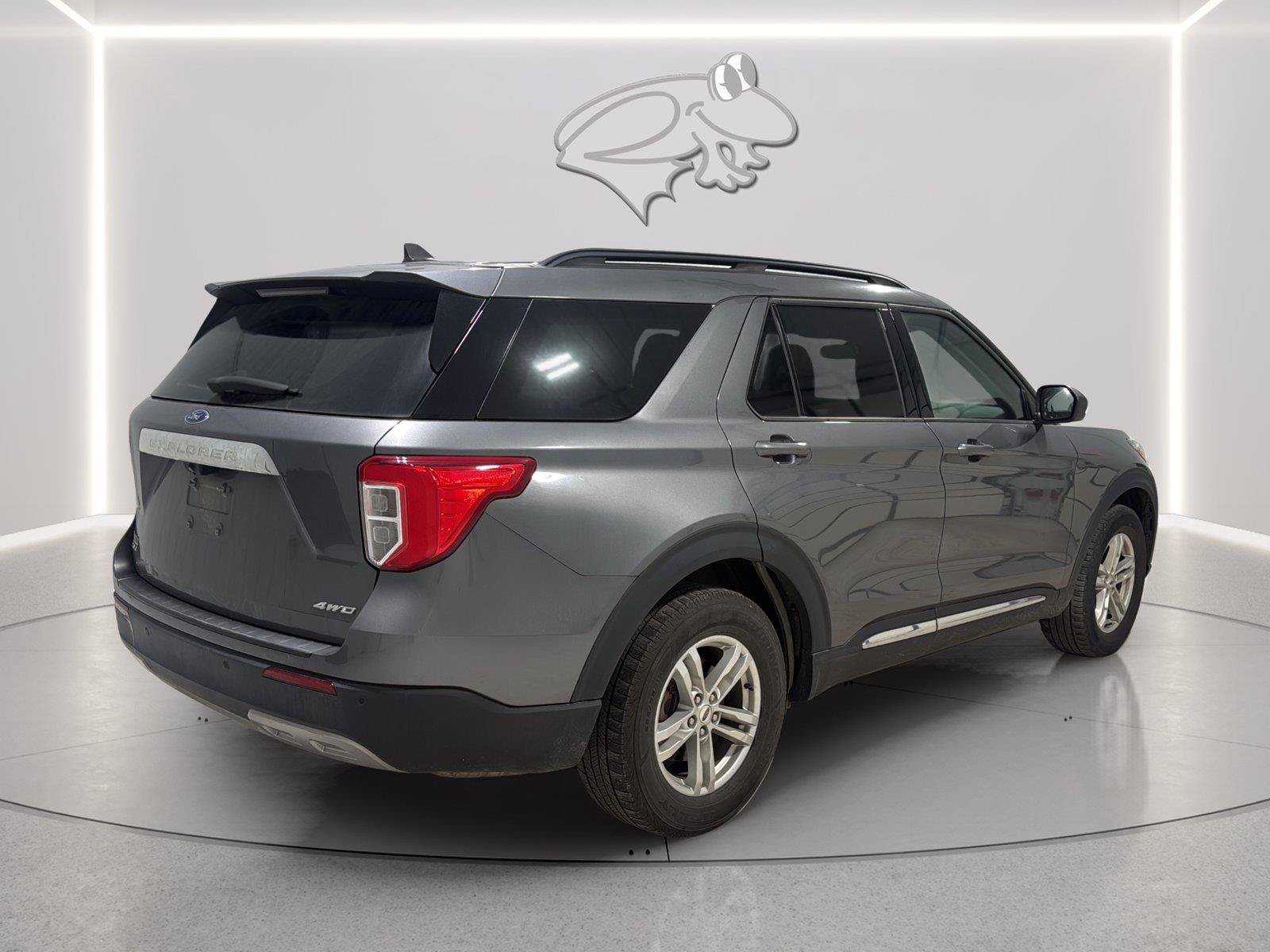 Certified 2022 Ford Explorer XLT w/ Equipment Group 202A AWD/4WD image 5