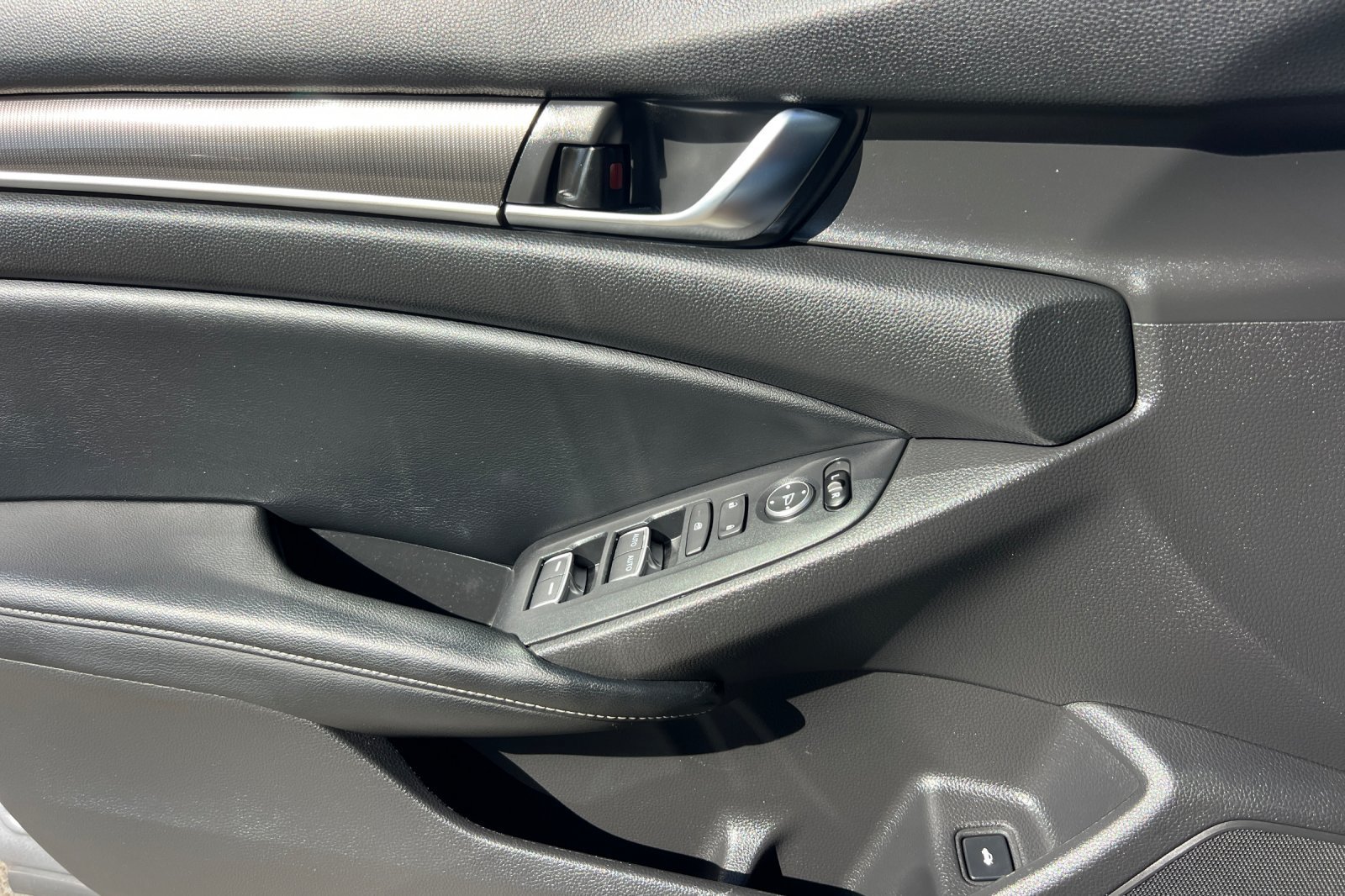 Used 2018 Honda Accord Sport image 12