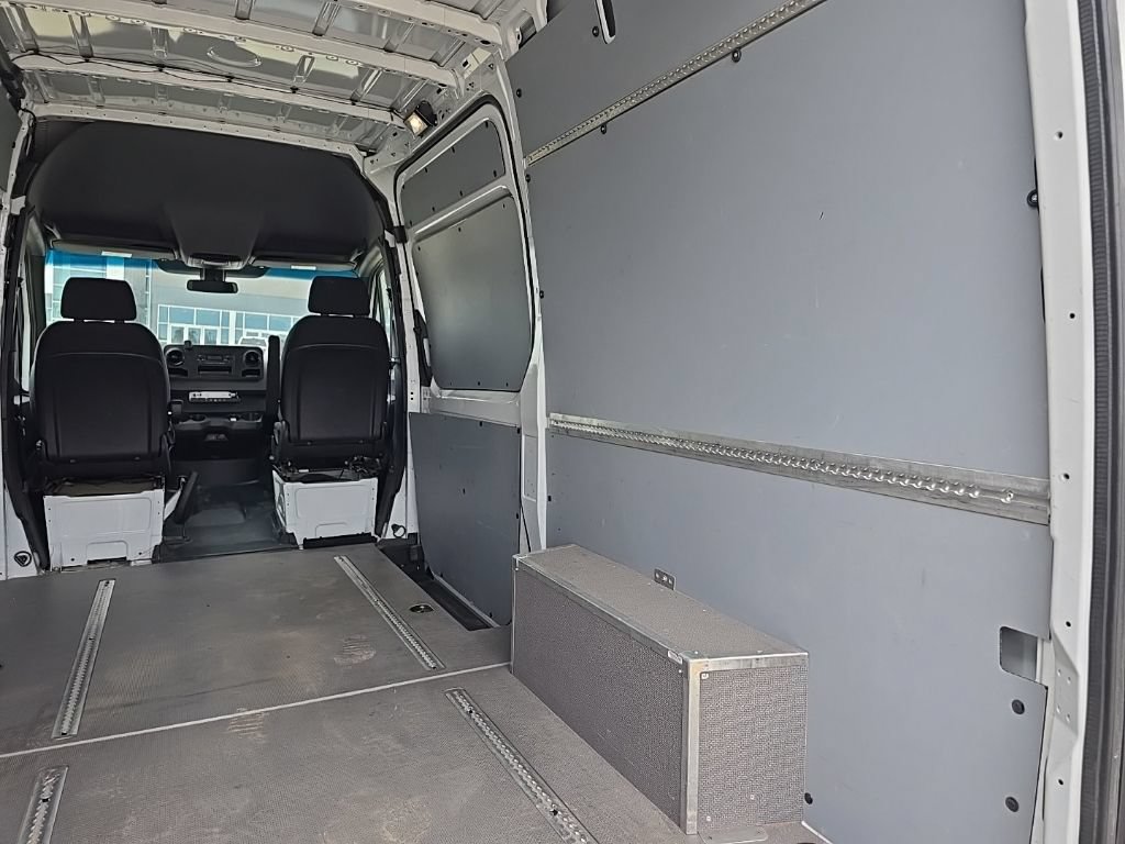 Used 2024 Mercedes-Benz Sprinter 2500 image 14