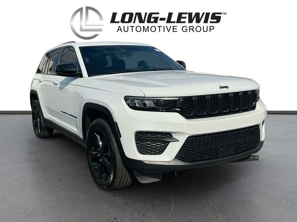 Used 2022 Jeep Grand Cherokee Altitude AWD/4WD image 10