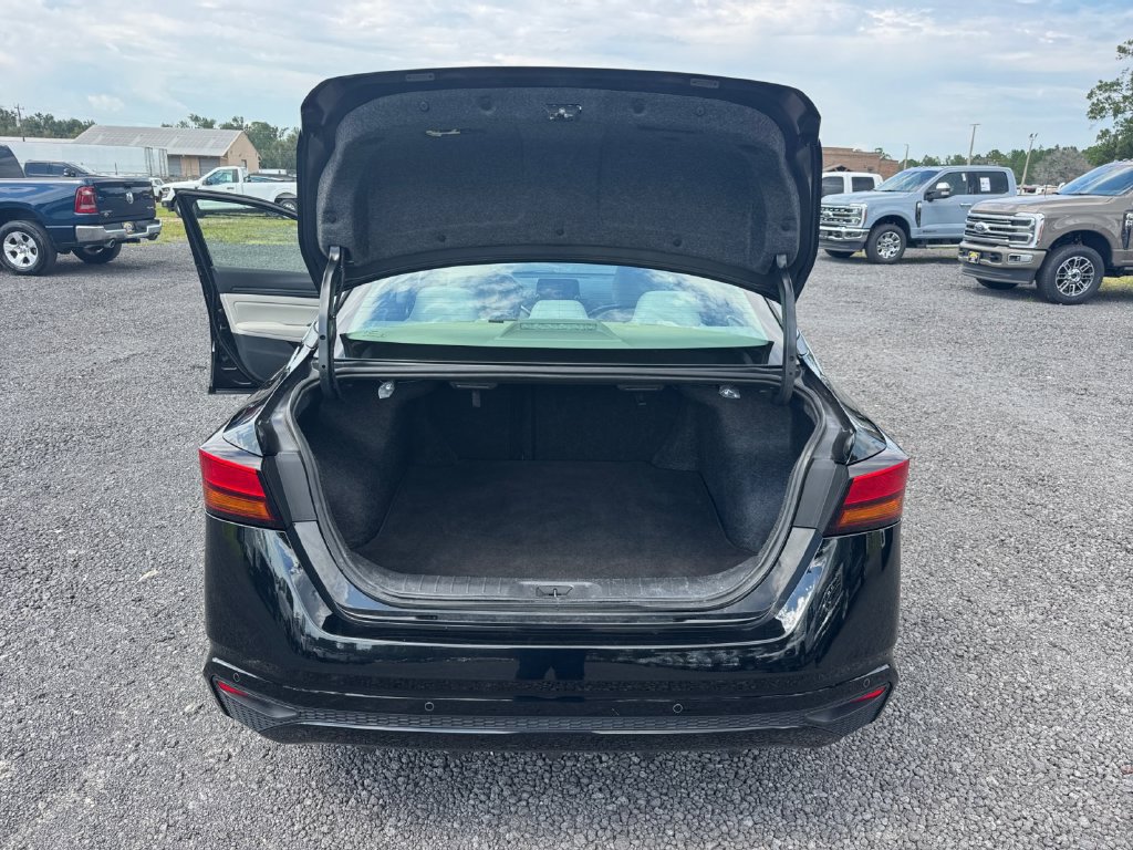 Used 2025 Nissan Altima 2.5 SV FWD image 31
