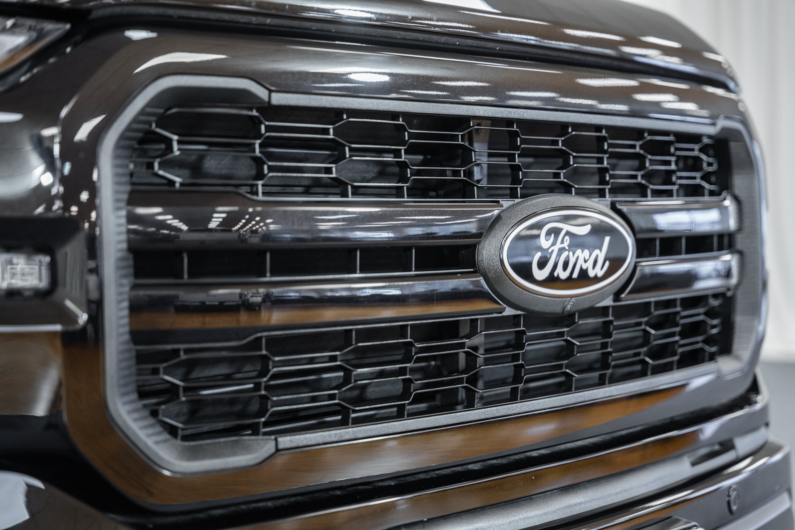 Certified 2025 Ford F150 Lariat w/ Bed Utility Package AWD/4WD image 9