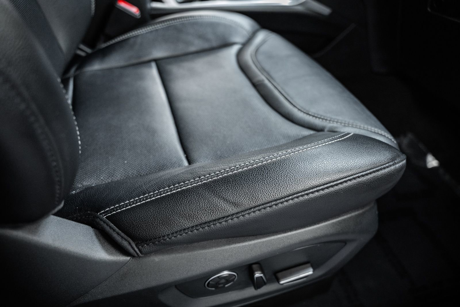 Certified 2020 Ford Explorer ST w/ ST Street Pack image 45